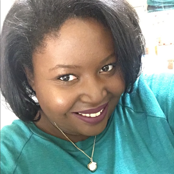 Meet your New Posher, Diane aka Dee aka D aka Didi - Picture 2 of 8